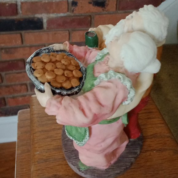 Coffee and Cookies Figurine - Picture 8 of 11